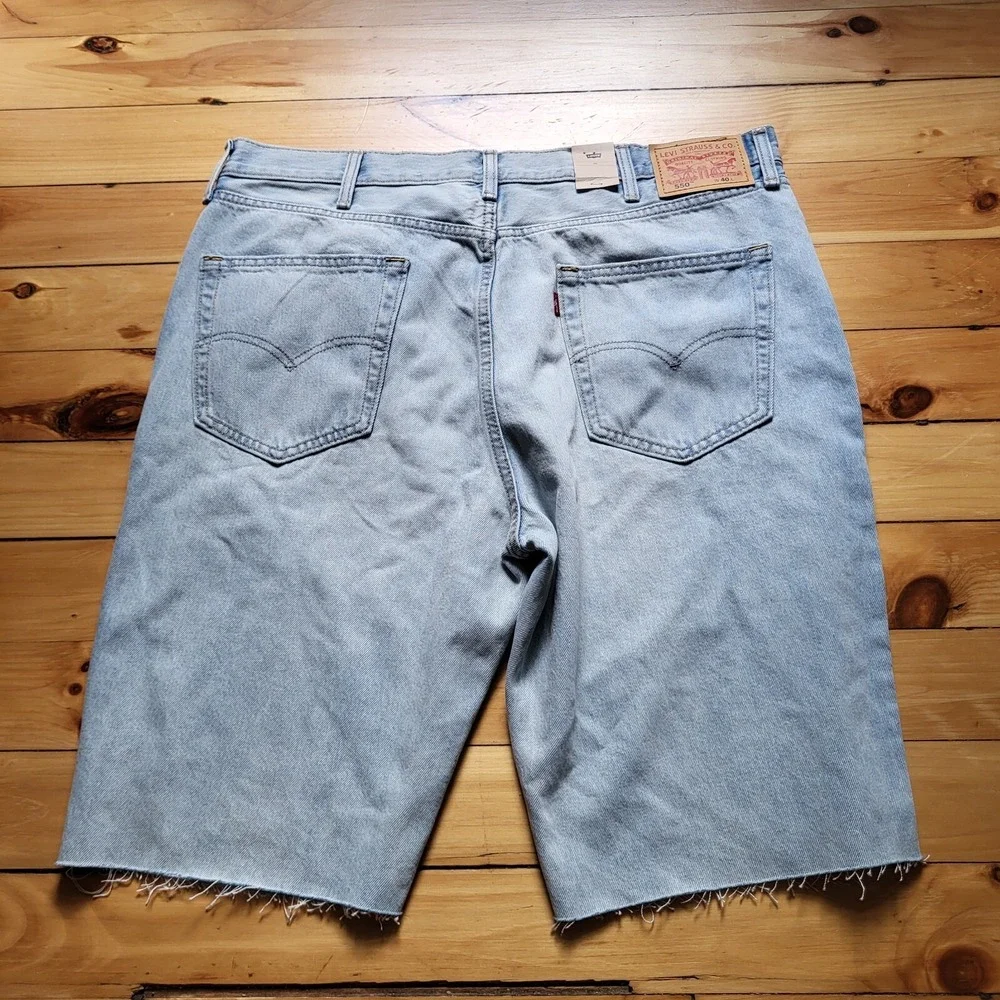 Levis 550 Jean Shorts Mens ACTUAL 39 12 Inch Relaxed Light Wash Baggy 90s Dad - Picture 9 of 10